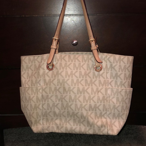 Michael Kors Logo Tote - Picture 5 of 5